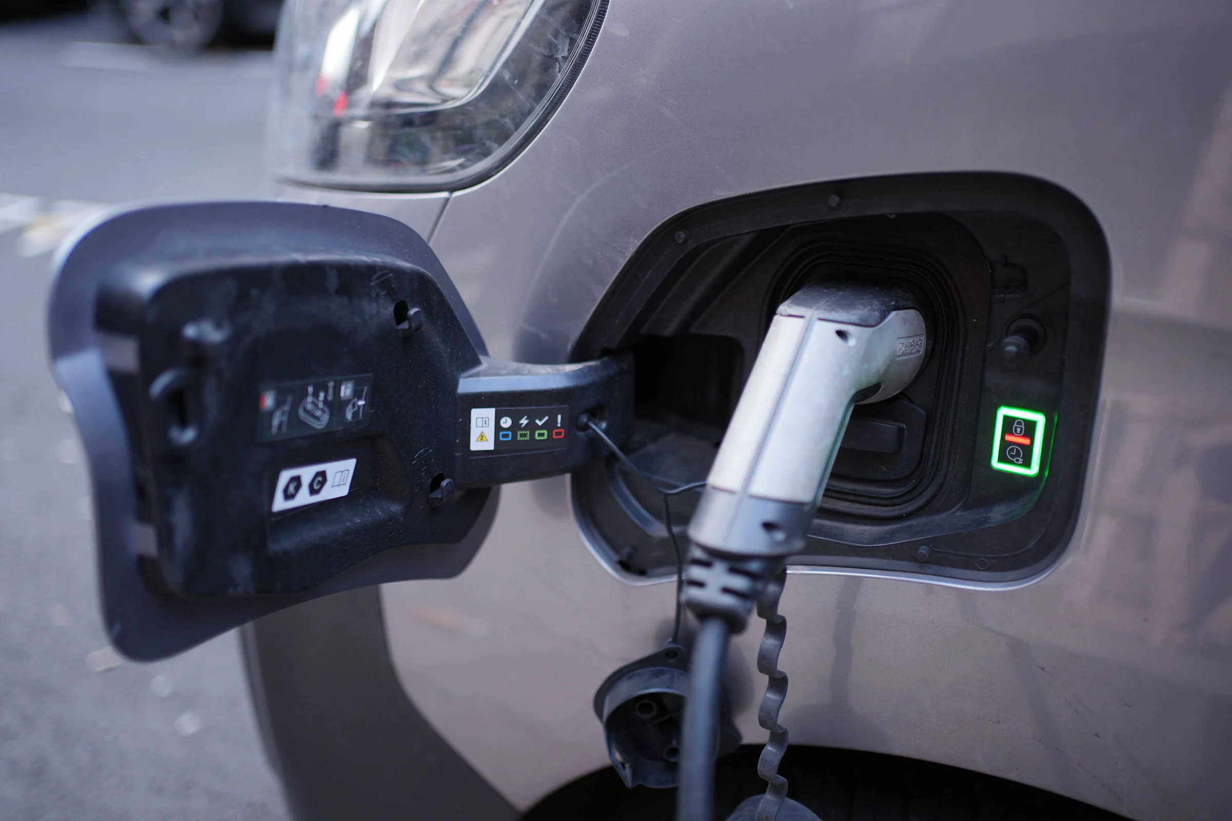 High fuel prices from Iran conflict steer three-in-10 drivers towards EVs
